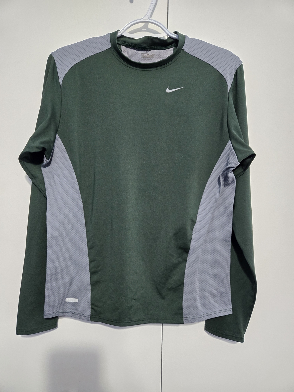 Nike Dri-FIT Long Sleeve Shirt Men’s XL Green Gray Athletic Training Top